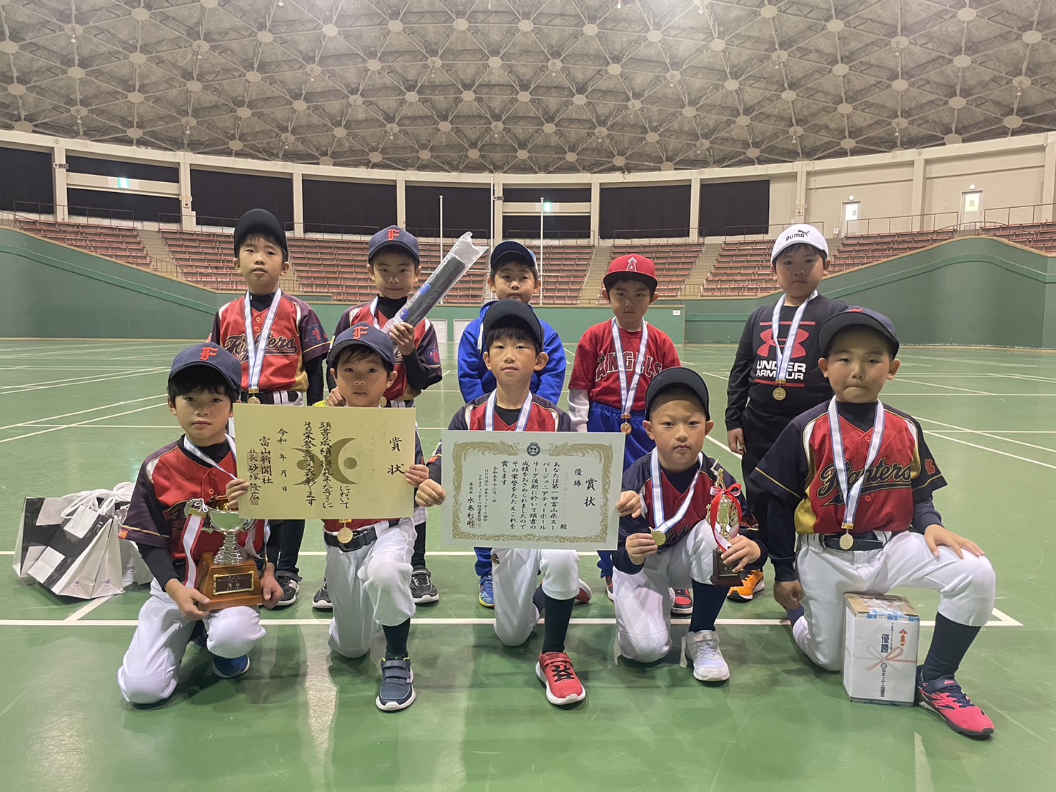 https://www.sports-form.com/sistem_new/wp-content/uploads/2023/12/優勝五位千鳥丘ファイターズ.jpg